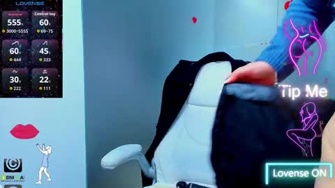 Snapshot of evelyne_rose chatting on November 20, 6:13 am evelyne_rose online show from November 20, 6:13 am