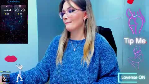 Snapshot of evelyne_rose chatting on November 22, 5:28 am evelyne_rose online show from November 22, 5:28 am