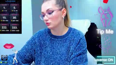 Snapshot of evelyne_rose chatting on December 3, 6:10 am evelyne_rose online show from December 3, 6:10 am