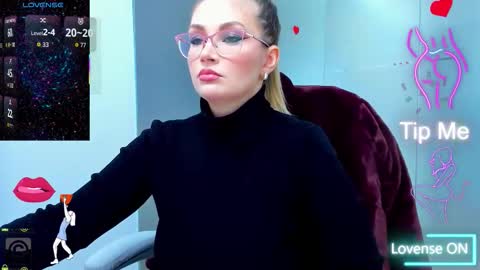 Snapshot of evelyne_rose chatting on December 4, 6:01 am evelyne_rose online show from December 4, 6:01 am