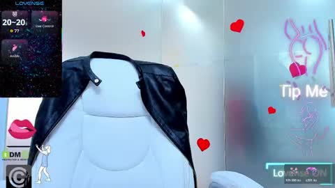 Snapshot of evelyne_rose chatting on May 4, 5:14 am evelyne_rose online show from May 4, 5:14 am