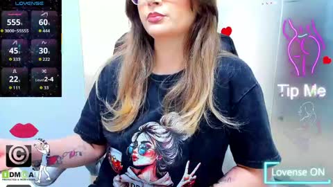Snapshot of evelyne_rose chatting on May 11, 5:13 am evelyne_rose online show from May 11, 5:13 am