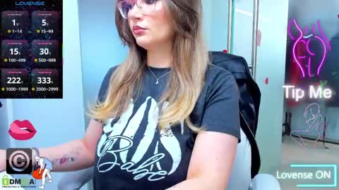 Snapshot of evelyne_rose chatting on May 24, 5:01 am evelyne_rose online show from May 24, 5:01 am