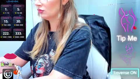 Snapshot of evelyne_rose chatting on June 3, 5:21 am evelyne_rose online show from June 3, 5:21 am