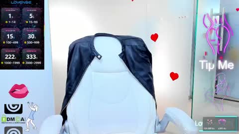 Snapshot of evelyne_rose chatting on June 6, 5:12 am evelyne_rose online show from June 6, 5:12 am