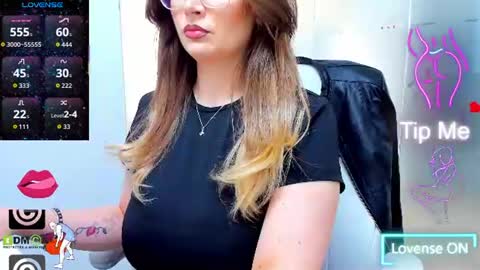 Snapshot of evelyne_rose chatting on June 16, 5:10 am evelyne_rose online show from June 16, 5:10 am