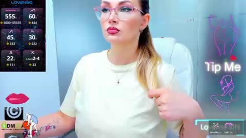 Snapshot of evelyne_rose chatting on June 29, 4:52 am evelyne_rose online show from June 29, 4:52 am