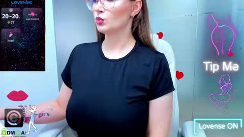 Snapshot of evelyne_rose chatting on July 3, 5:03 am evelyne_rose online show from July 3, 5:03 am