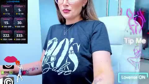 Snapshot of evelyne_rose chatting on July 4, 4:51 am evelyne_rose online show from July 4, 4:51 am