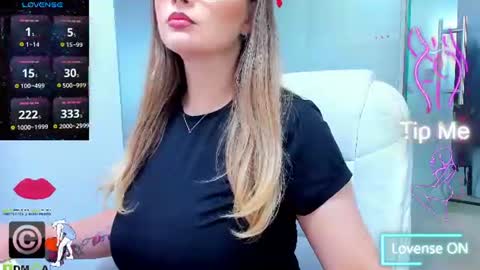 Snapshot of evelyne_rose chatting on July 5, 4:52 am evelyne_rose online show from July 5, 4:52 am