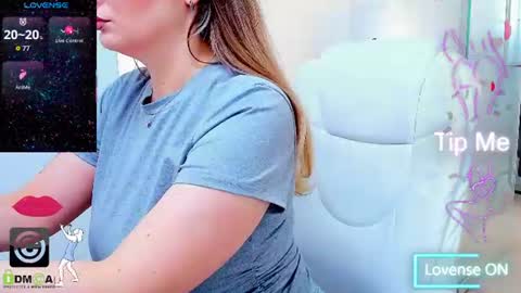 Snapshot of evelyne_rose chatting on July 12, 6:15 am evelyne_rose online show from July 12, 6:15 am