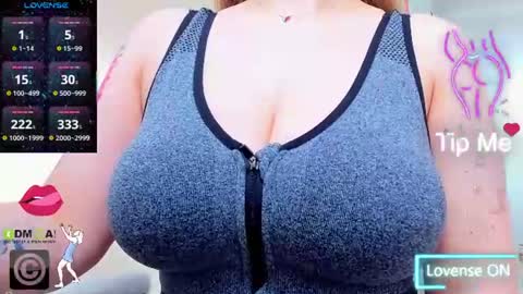 Snapshot of evelyne_rose chatting on July 18, 5:33 am evelyne_rose online show from July 18, 5:33 am