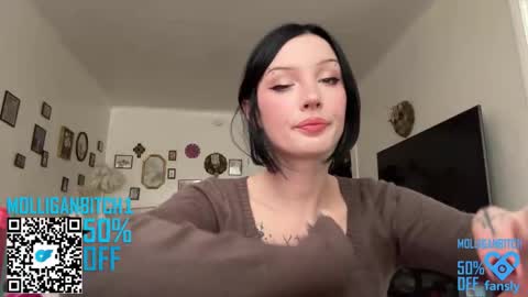 Evelyn online show from February 19, 9:44 pm