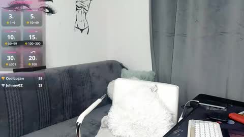 Snapshot of evelynhais chatting on November 22, 6:40 pm Evelyn online show from November 22, 6:40 pm