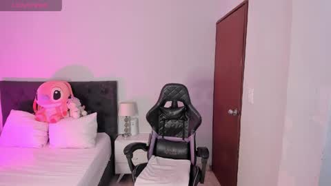 LAURA SOFIA  INDEPENDENT MODEL FOLLOW ME NOW ALMOST 10000 FOLLOWERS online show from June 4, 8:48 pm