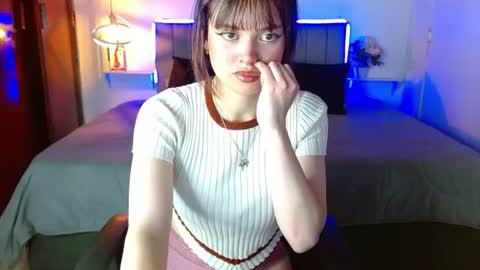 evelynn_fox_ online show from June 11, 7:12 pm