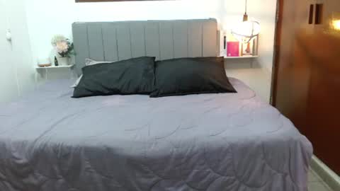 evelynn_fox_ online show from July 25, 6:49 pm