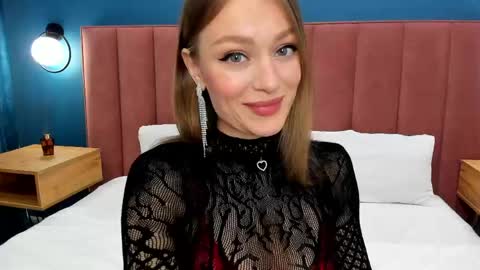 Evelyn online show from May 18, 1:56 am