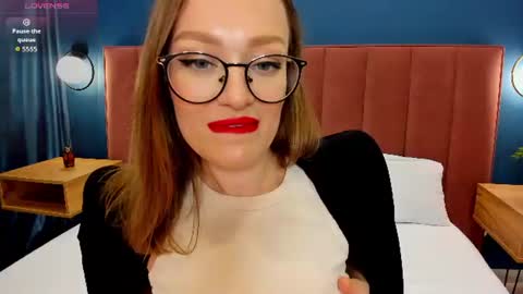 Evelyn online show from June 12, 1:59 am