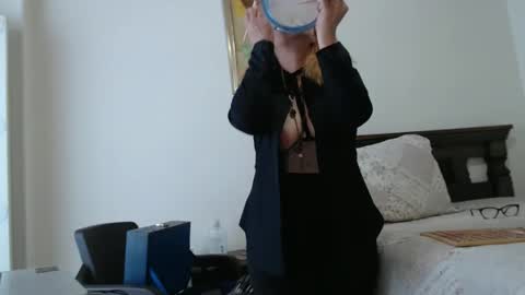 Evelyn Smith online show from December 21, 4:03 pm