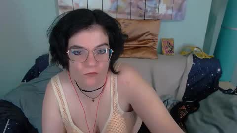 Everly online show from November 12, 3:29 am