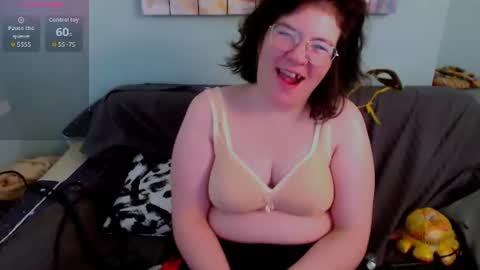 Snapshot of everly_rays chatting on June 22, 12:13 pm Everly online show from June 22, 12:13 pm