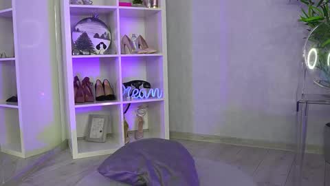 evewilder online show from February 10, 5:55 am