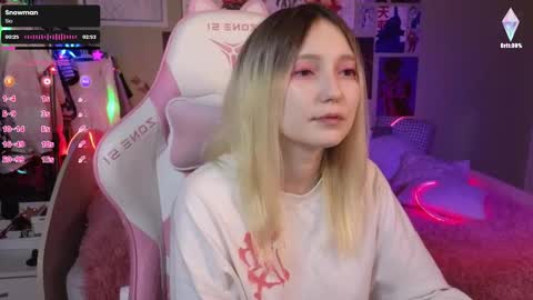 Evie online show from December 15, 11:31 pm