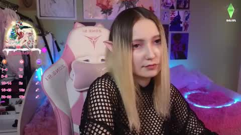 Evie online show from December 19, 11:03 pm