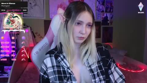 Evie online show from December 22, 1:01 am