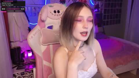 Evie online show from October 17, 8:55 pm