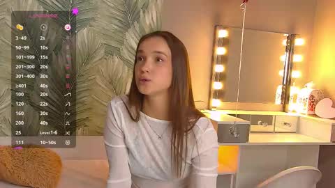 Snapshot of eviegreens chatting on February 17, 6:59 pm Evie online show from February 17, 6:59 pm