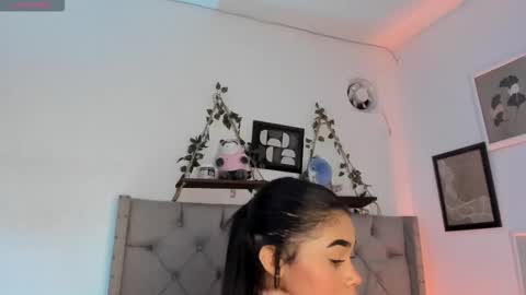 Snapshot of evieh1_ chatting on October 22, 10:42 pm Ivi Alejandra online show from October 22, 10:42 pm