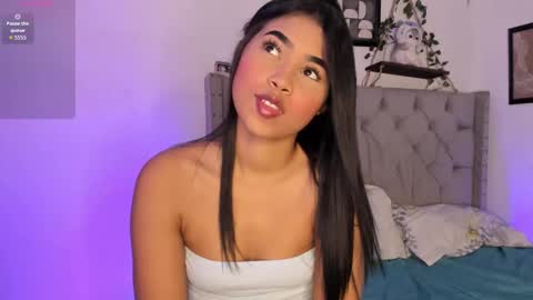 Snapshot of evieh1_ chatting on December 3, 4:27 pm Ivi Alejandra online show from December 3, 4:27 pm