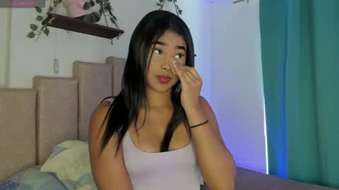 Ivi Alejandra  online show from May 26, 7:10 pm