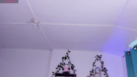 Ivi Alejandra  online show from July 23, 7:01 pm