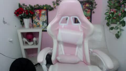 Snapshot of evil_stepmothers chatting on September 18, 3:36 pm Pamela  online show from September 18, 3:36 pm