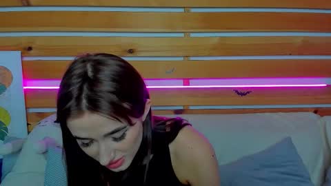 Snapshot of evisdailyy chatting on December 19, 2:51 am Evis online show from December 19, 2:51 am