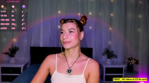 Snapshot of evoletbee chatting on May 8, 1:05 pm Evolet online show from May 8, 1:05 pm