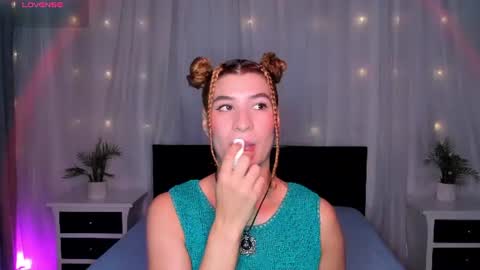 Snapshot of evoletbee chatting on June 17, 12:29 pm Evolet online show from June 17, 12:29 pm