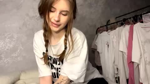 evva_avve_ online show from November 24, 3:28 am