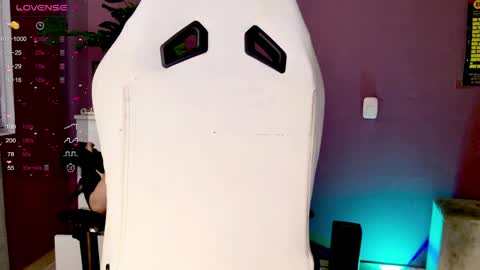 Snapshot of evva_foxxy chatting on May 9, 4:01 pm evva_foxxy online show from May 9, 4:01 pm
