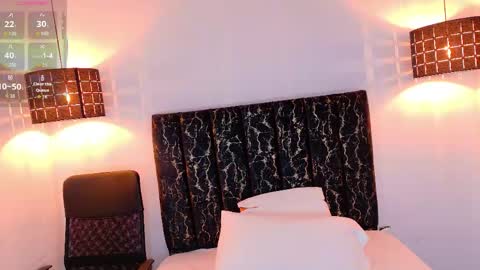 Snapshot of evvaa_moon chatting on May 5, 12:24 pm evvaa_moon online show from May 5, 12:24 pm