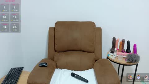 Snapshot of evvaa_moon chatting on June 5, 12:44 pm evvaa_moon online show from June 5, 12:44 pm