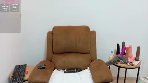 Snapshot of evvaa_moon chatting on June 9, 12:28 pm evvaa_moon online show from June 9, 12:28 pm