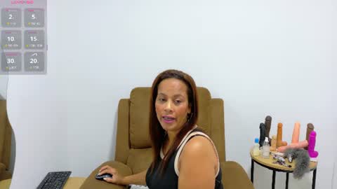 Snapshot of evvaa_moon chatting on June 10, 12:37 pm evvaa_moon online show from June 10, 12:37 pm