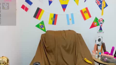 Snapshot of evvaa_moon chatting on June 18, 12:42 pm evvaa_moon online show from June 18, 12:42 pm