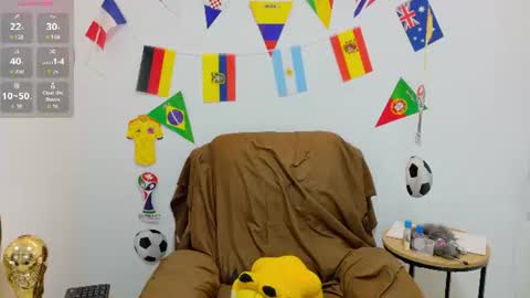 Snapshot of evvaa_moon chatting on June 20, 12:41 pm evvaa_moon online show from June 20, 12:41 pm