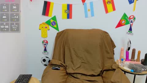 Snapshot of evvaa_moon chatting on June 22, 12:35 pm evvaa_moon online show from June 22, 12:35 pm