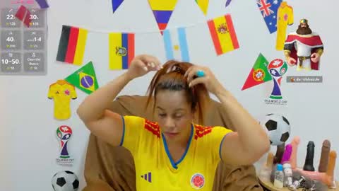 Snapshot of evvaa_moon chatting on June 23, 12:36 pm evvaa_moon online show from June 23, 12:36 pm